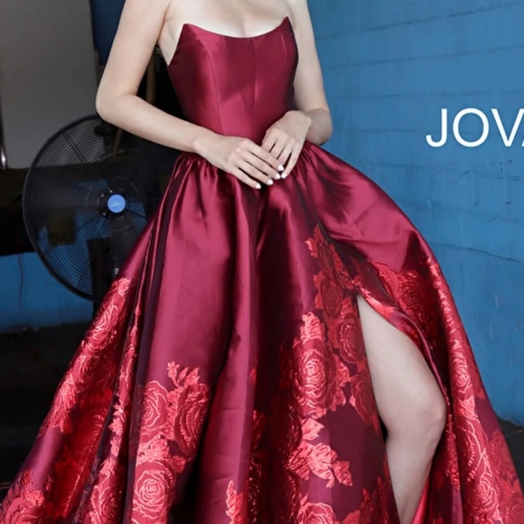 Jovani Dresses & Skirts - Jovani ball gown